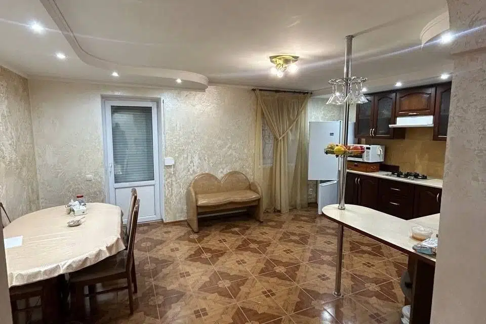 Продаётся 2-этажный дом, 200 м²