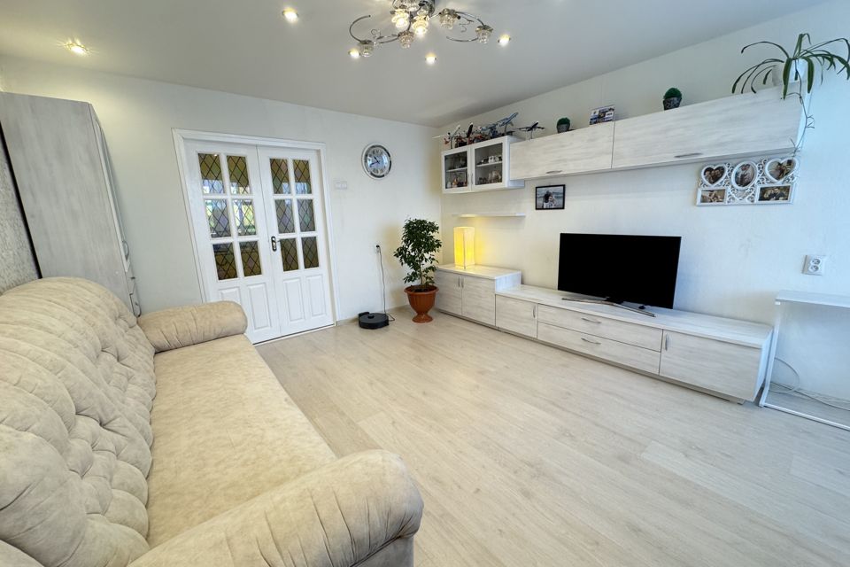 Продаётся 4-комнатная квартира, 73.8 м²