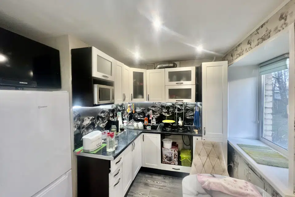 Продаётся 3-комнатная квартира, 42.4 м²