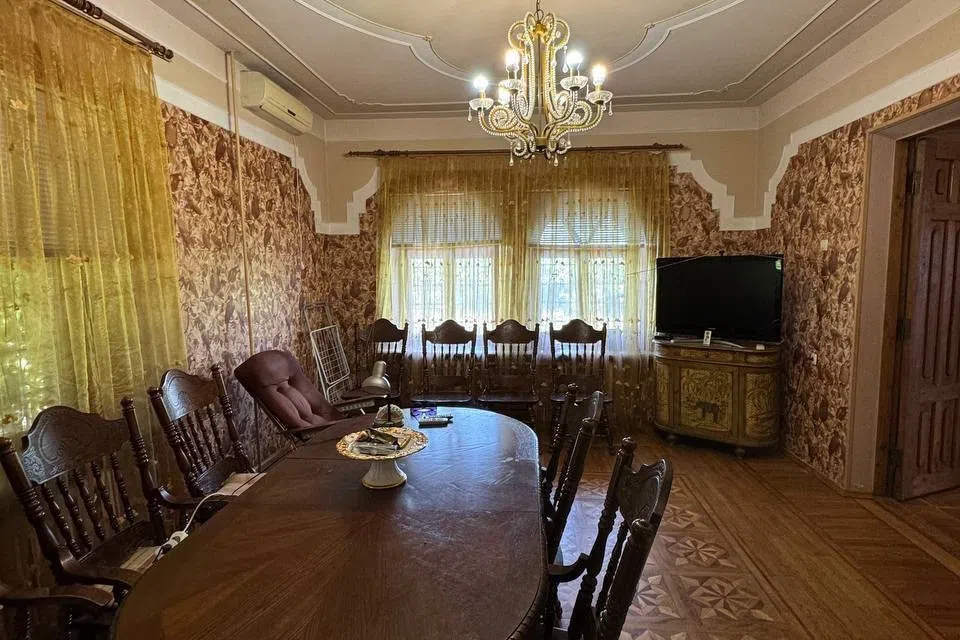 Продаётся 3-этажный дом, 438 м²
