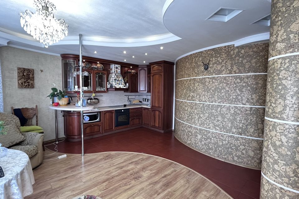 Продаётся 3-комнатная квартира, 155.1 м²