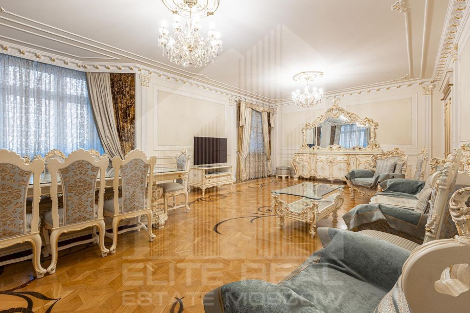 Продаётся 4-комнатная квартира, 216 м²