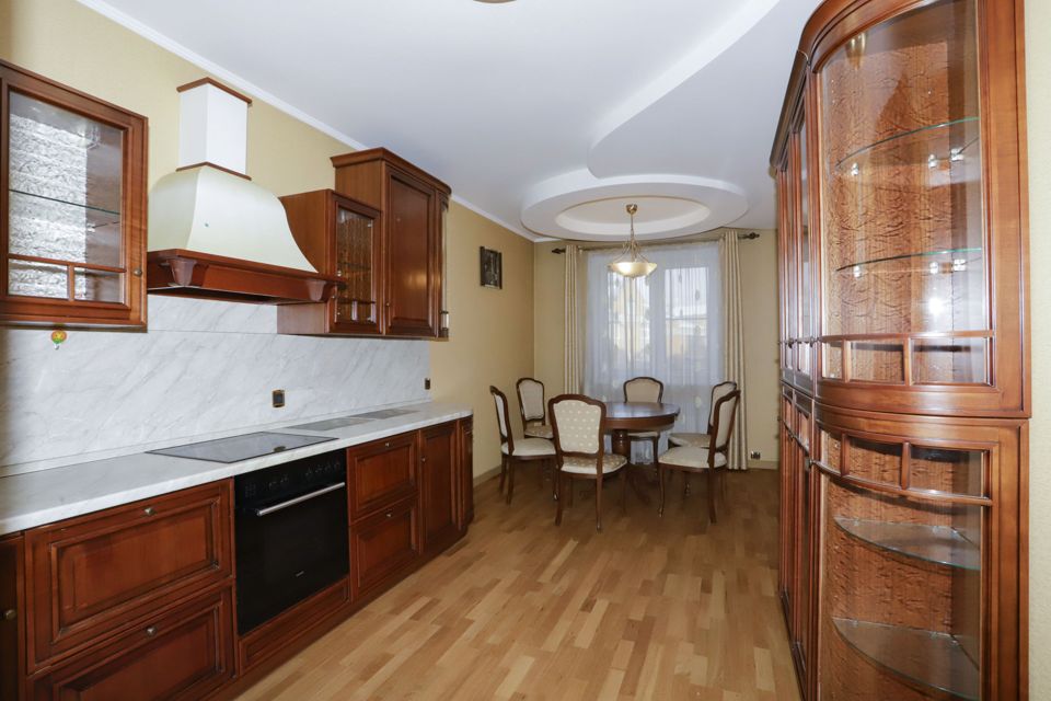 Продаётся 3-комнатная квартира, 133 м²