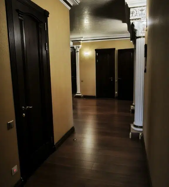 Продаётся 5-комнатная квартира, 180 м²