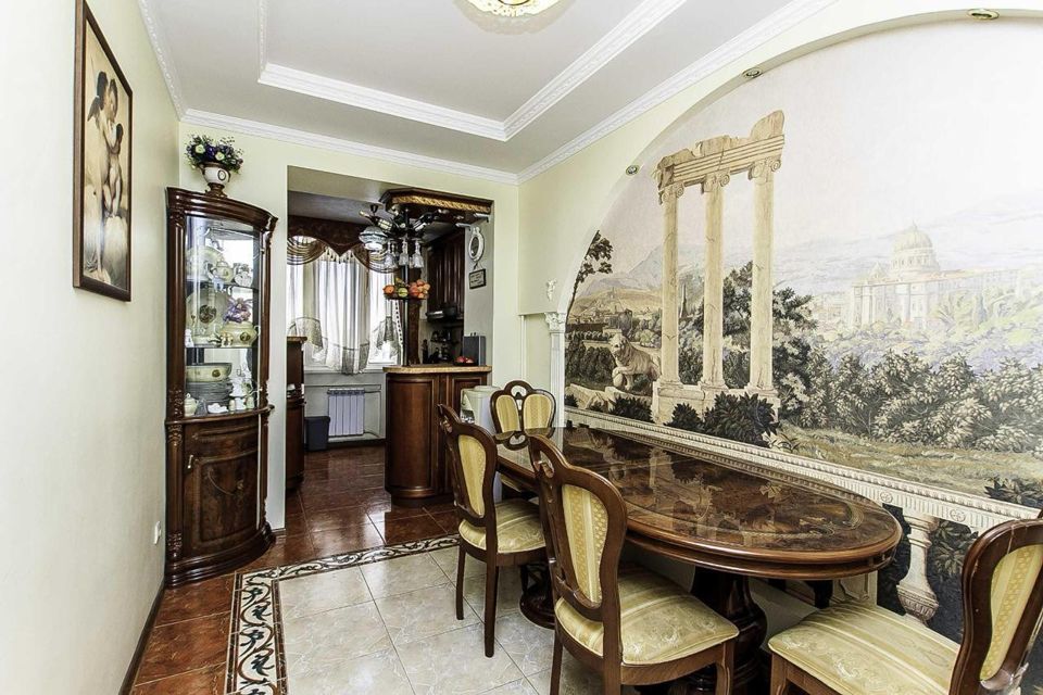 Продаётся 3-комнатная квартира, 106 м²