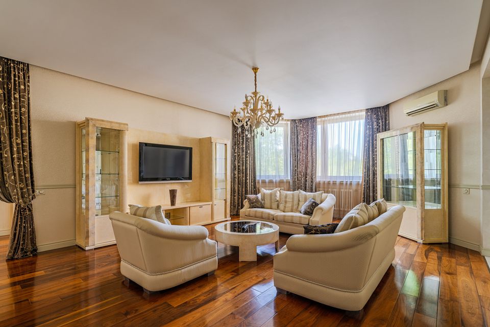 Продаётся 4-комнатная квартира, 140 м²
