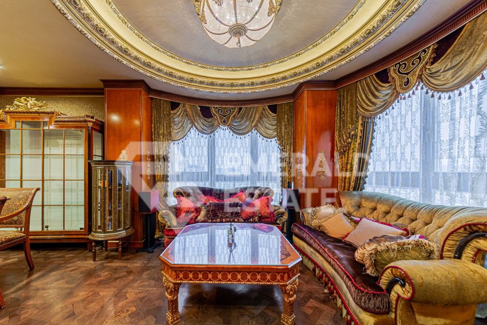 Продаётся 4-комнатная квартира, 174.1 м²