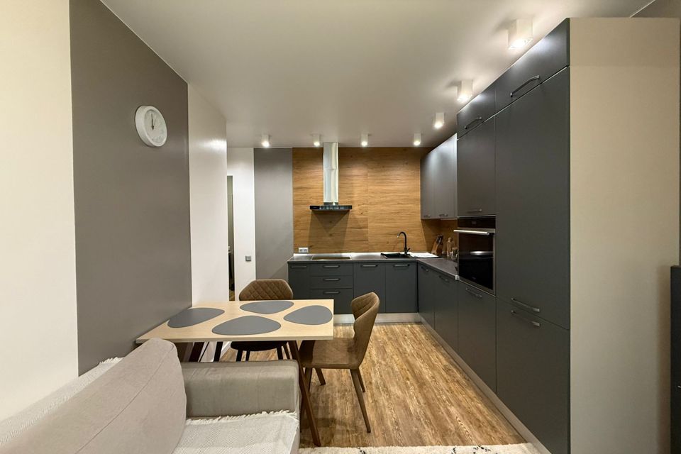 Продаётся 1-комнатная квартира, 42.3 м²
