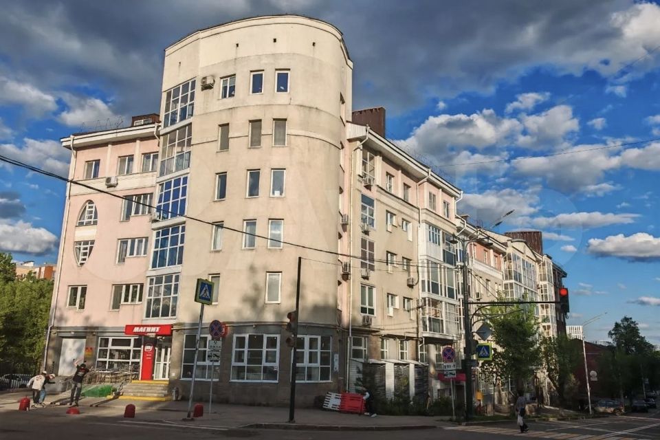 Продаётся 3-комнатная квартира, 98 м²