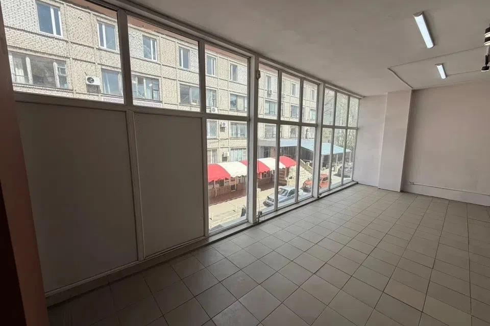 Продаётся торговое помещение, 310 м²
