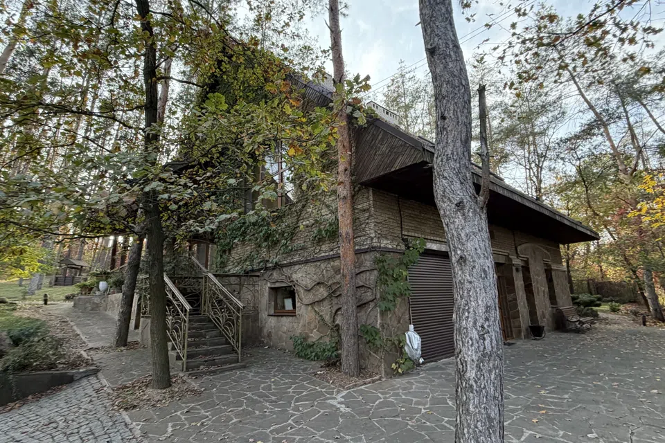 Продаётся 3-этажный дом, 400 м²
