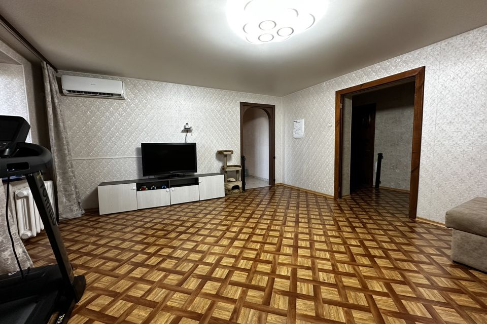Продаётся 4-комнатная квартира, 107.8 м²