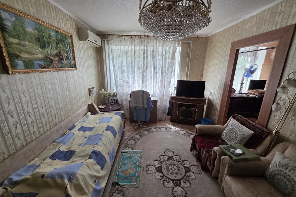 Продаётся 4-комнатная квартира, 65 м²