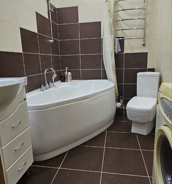 Сдаётся 2-комнатная квартира, 100 м²
