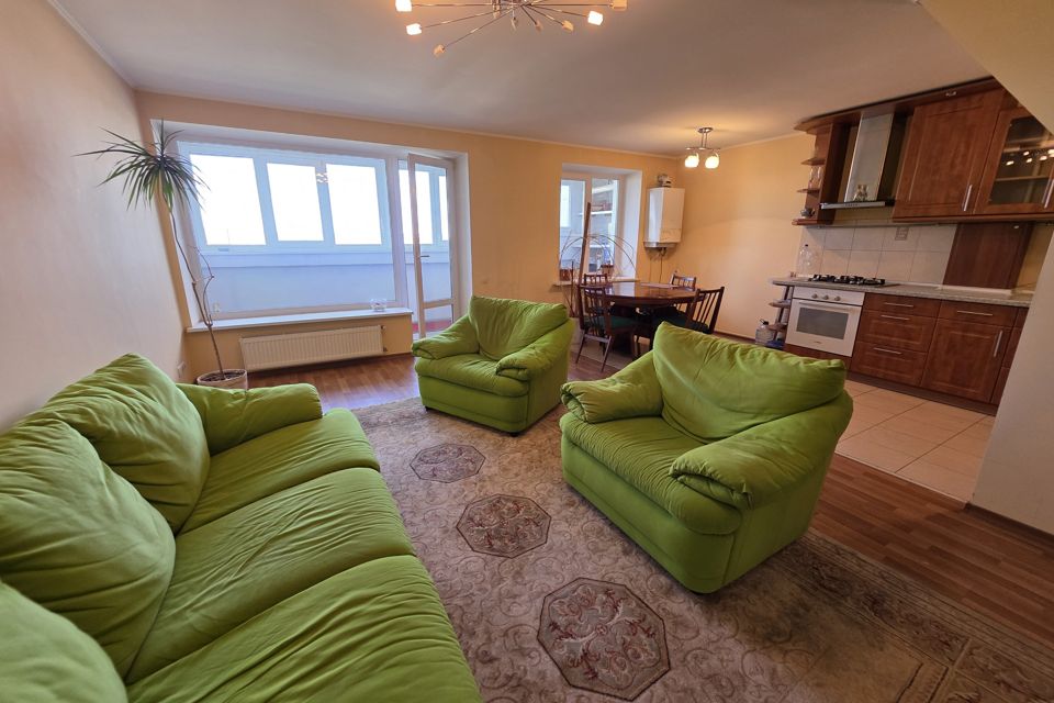 Продаётся 3-комнатная квартира, 104 м²