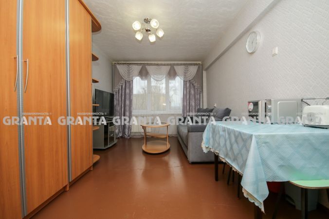 Продаётся 2 комнаты в 5-комн. квартире, 27.8 м²