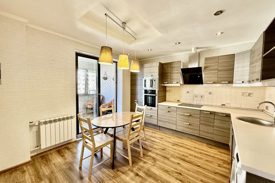 Продаётся 3-комнатная квартира, 105 м²