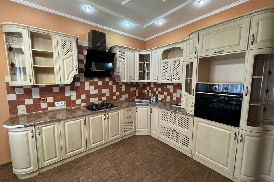Продаётся 2-этажный дом, 200 м²