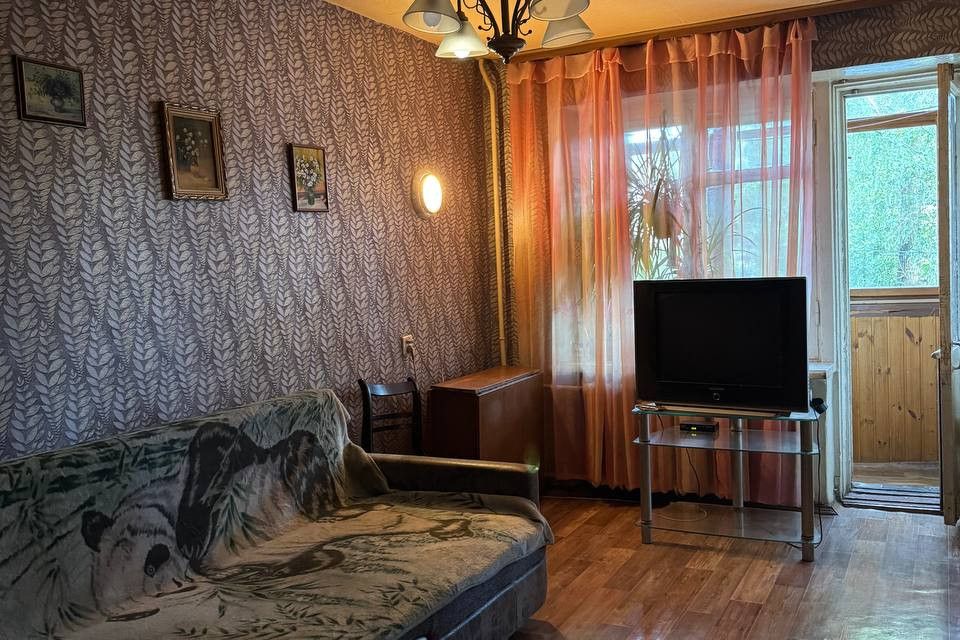 Продаётся 3-комнатная квартира, 56.8 м²