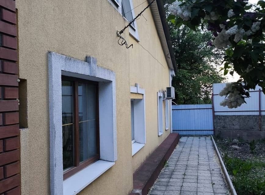 Продаётся 2-этажный дом, 140 м²