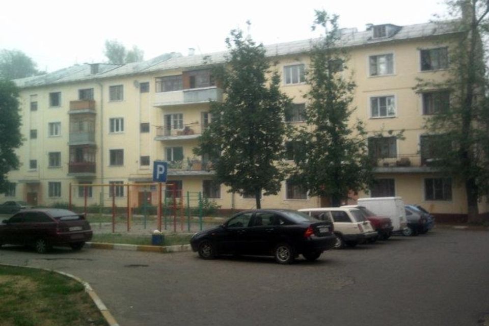 Продаётся 4 комнаты в 4-комн. квартире, 9.8 м²