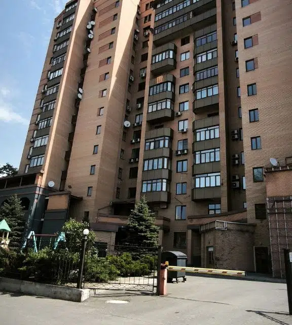 Продаётся 5-комнатная квартира, 180 м²