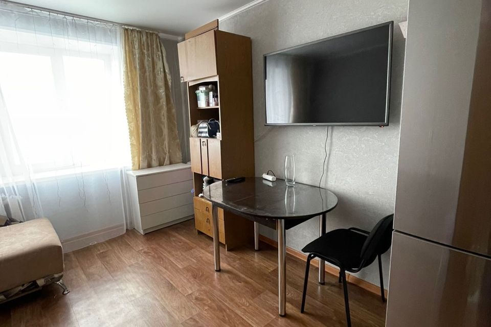 Продаётся 5 комнат в 4-комн. квартире, 18.2 м²
