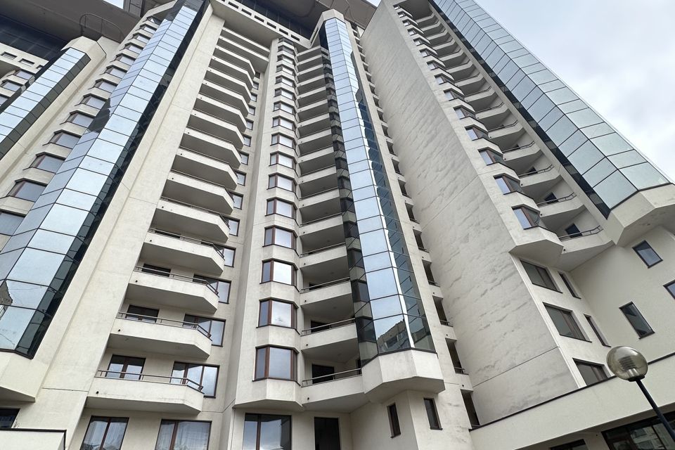 Продаётся 3-комнатная квартира, 122.1 м²