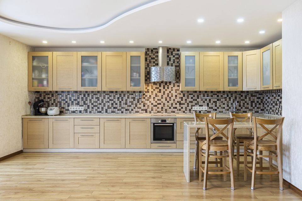 Продаётся 4-комнатная квартира, 111.9 м²