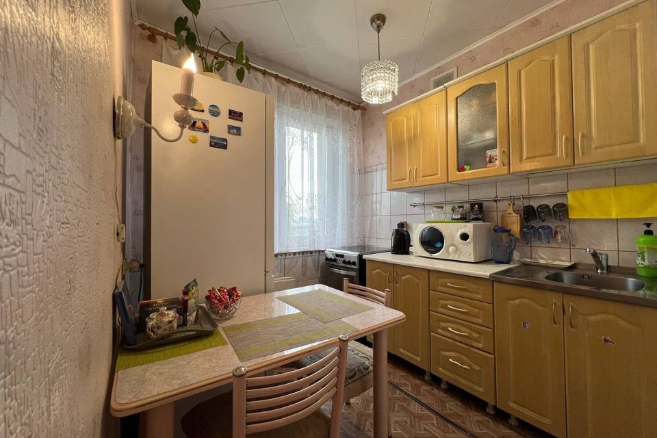 Продаётся 4-комнатная квартира, 61.6 м²
