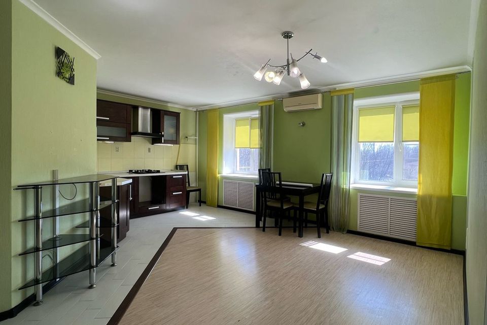 Продаётся 3-комнатная квартира, 65 м²