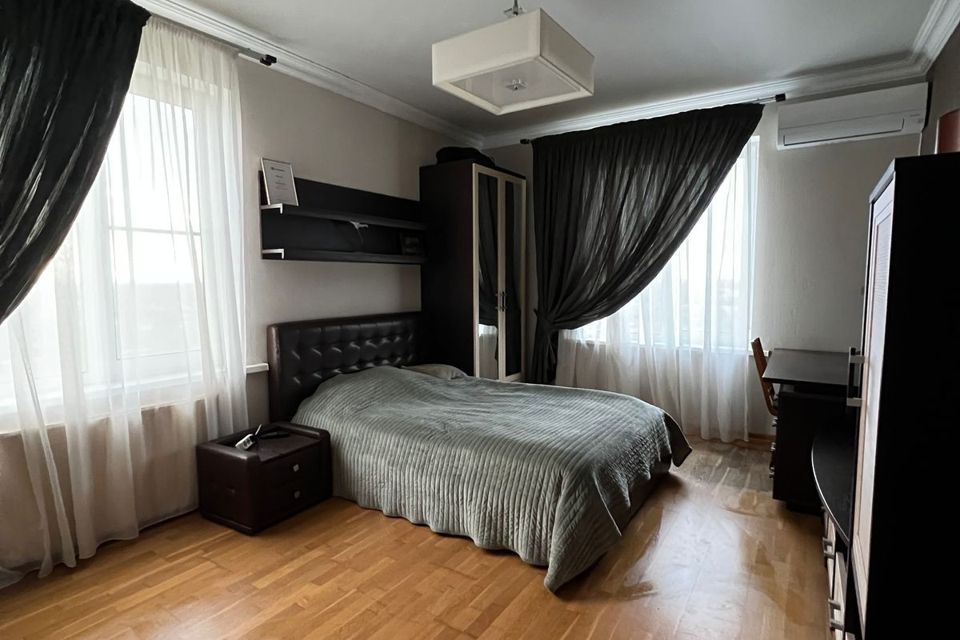 Продаётся 3-комнатная квартира, 103 м²