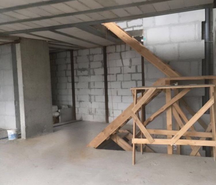 Продаётся 4-комнатная квартира, 215.4 м²