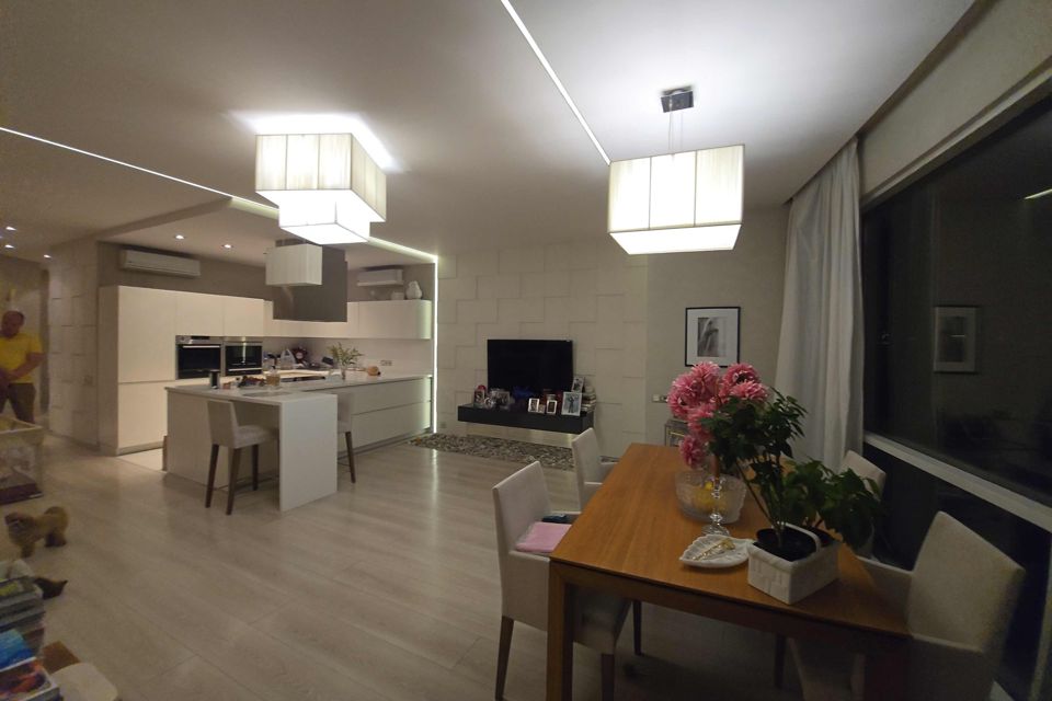 Продаётся 3-комнатная квартира, 144.7 м²