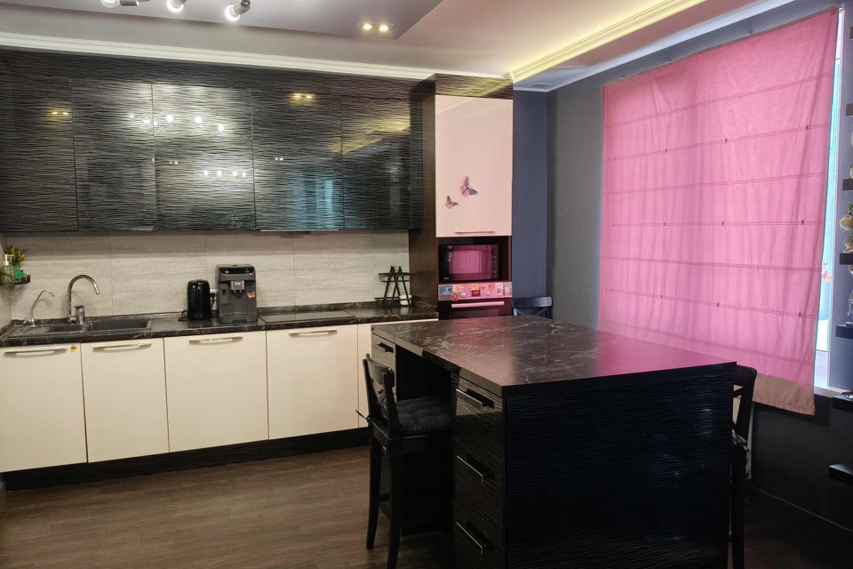 Продаётся 3-комнатная квартира, 98.4 м²