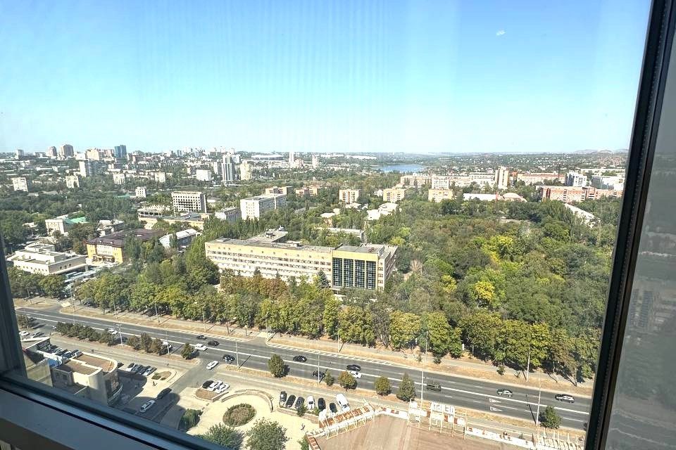 Продаётся 4-комнатная квартира, 147.3 м²