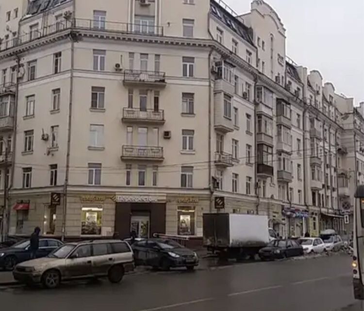 Продаётся 4-комнатная квартира, 142.5 м²