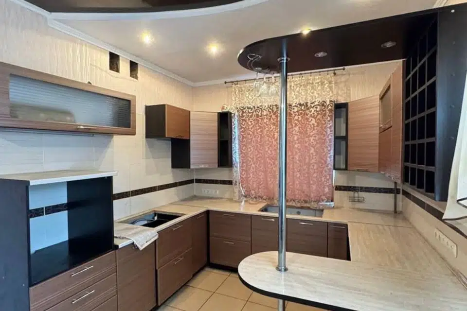 Продаётся 2-этажный дом, 270 м²