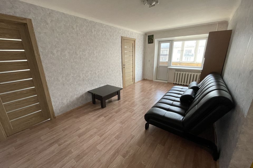 Продаётся 3-комнатная квартира, 42.2 м²