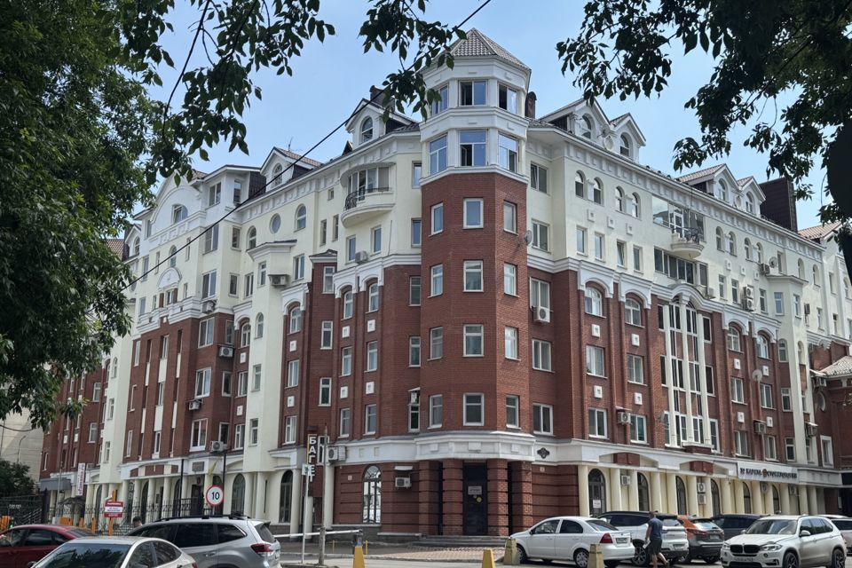 Продаётся 3-комнатная квартира, 124.8 м²