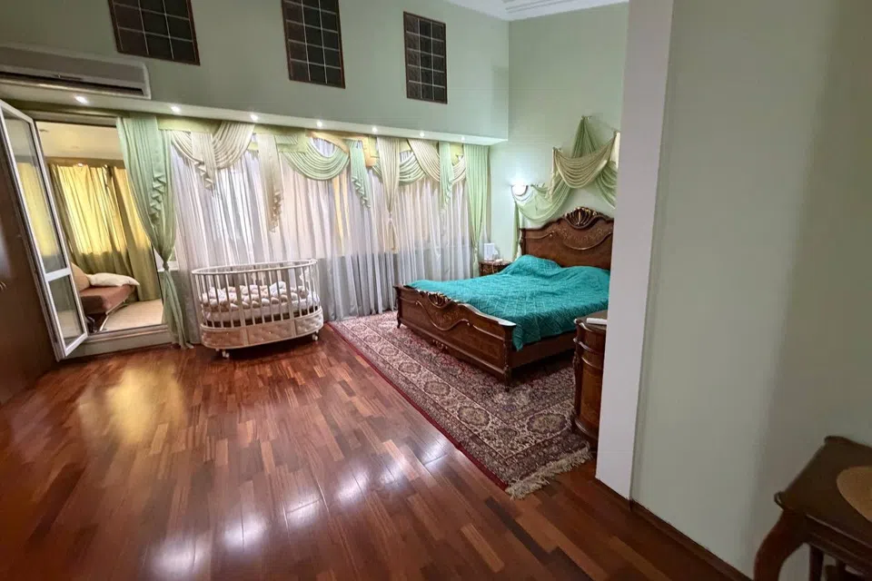 Продаётся 3-комнатная квартира, 130 м²