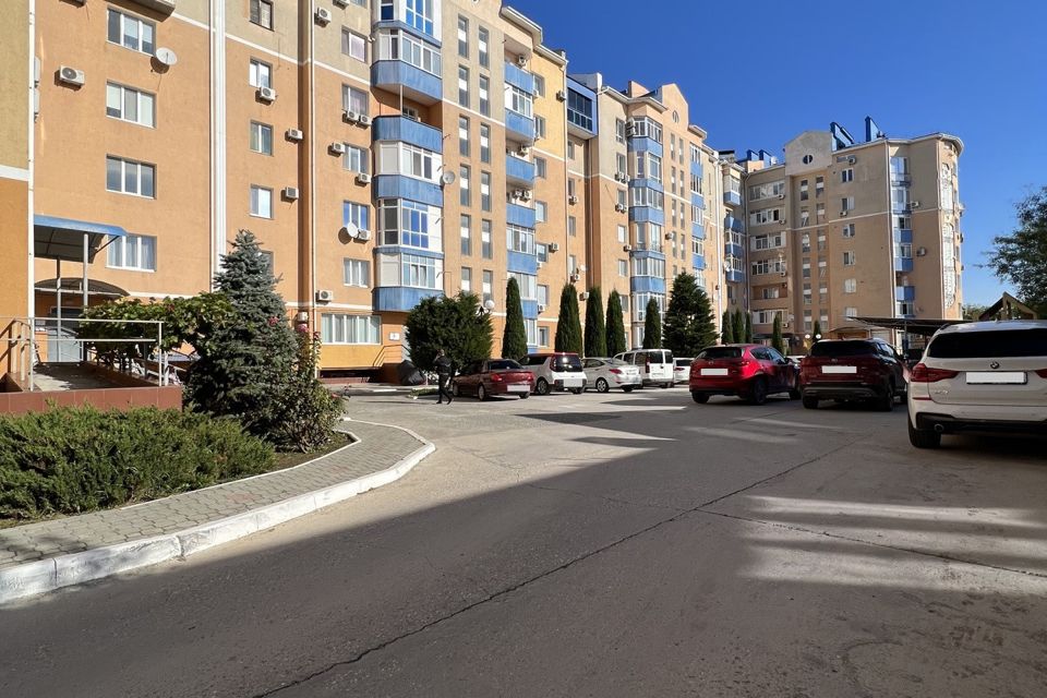 Продаётся 4-комнатная квартира, 193 м²