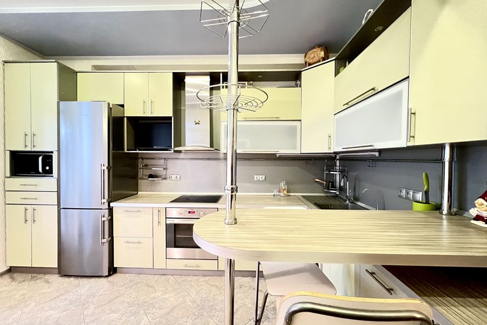 Продаётся 3-комнатная квартира, 107.4 м²