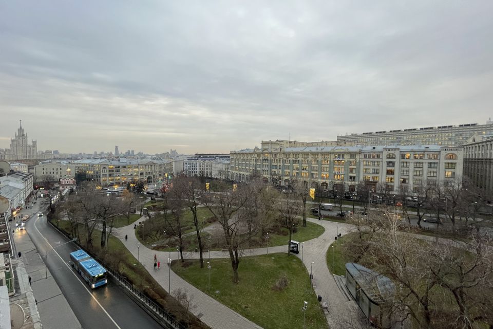 Продаётся 4-комнатная квартира, 127.3 м²