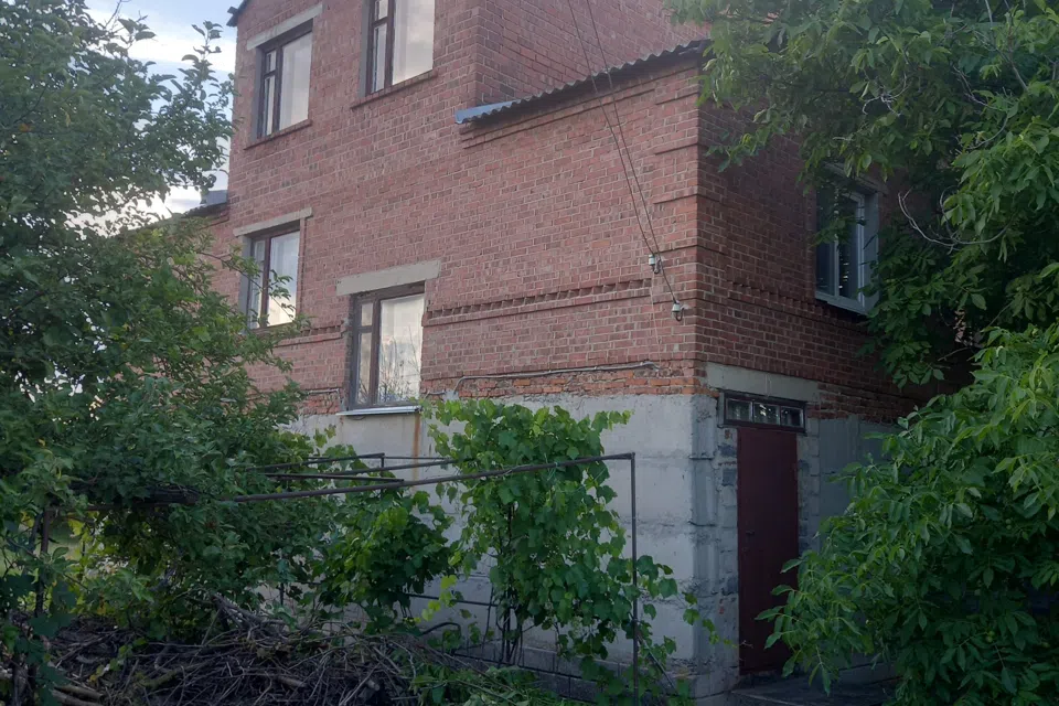 Продаётся 3-этажный дом, 284 м²