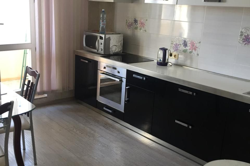 Сдаётся 2-комнатная квартира, 76 м²