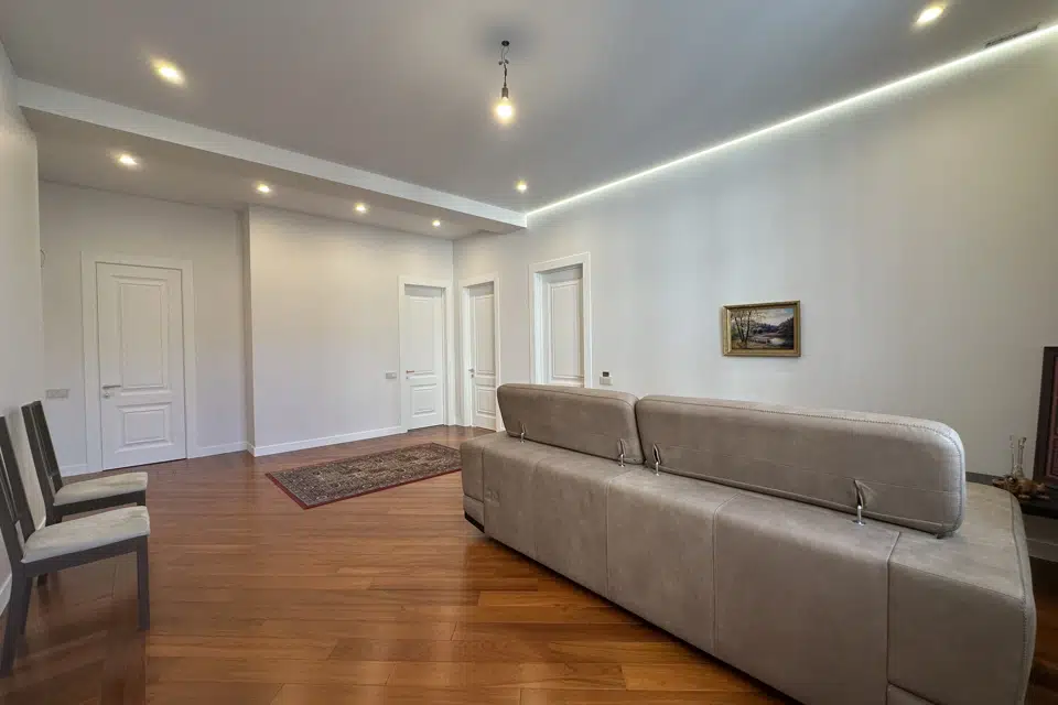 Продаётся 4-комнатная квартира, 97.6 м²