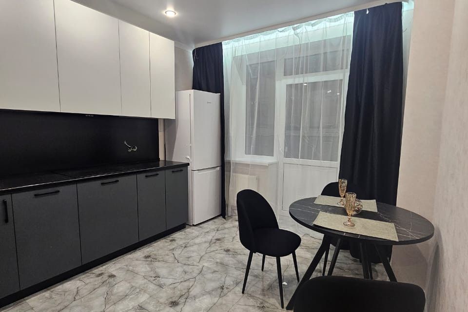 Продаётся 1-комнатная квартира, 42 м²
