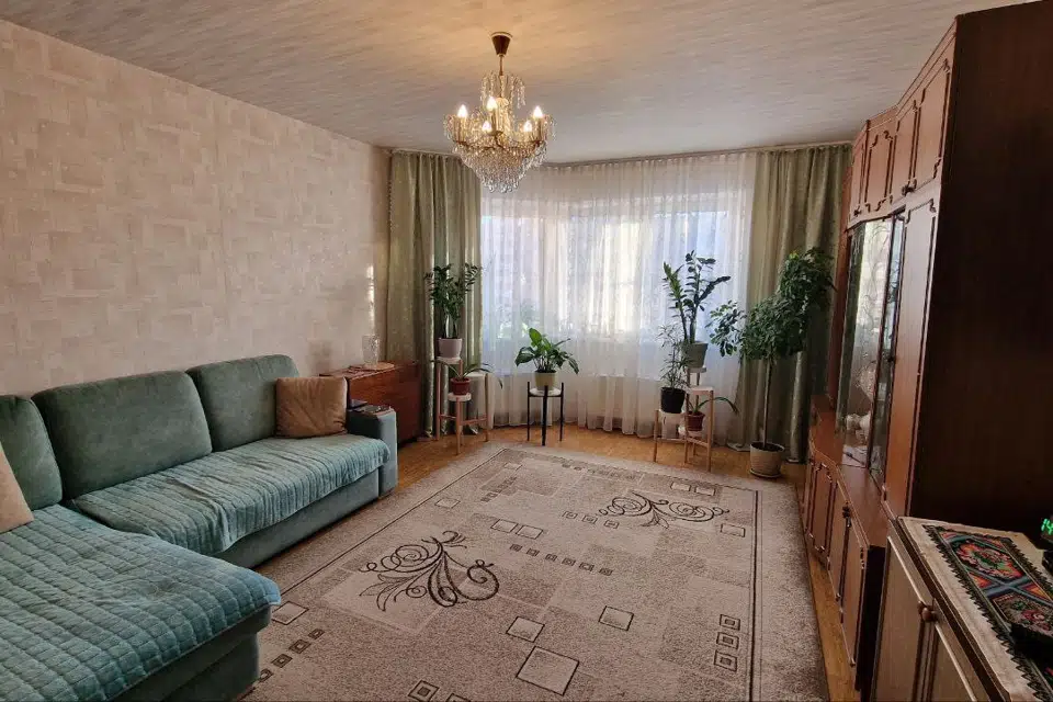 Продаётся 4-комнатная квартира, 111.2 м²