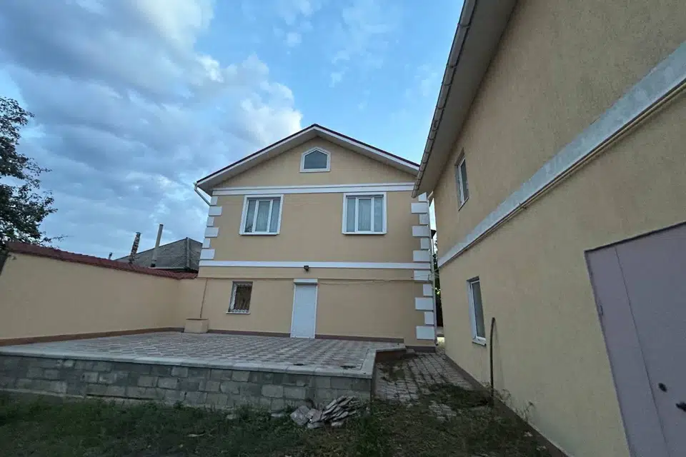 Продаётся 2-этажный дом, 200 м²